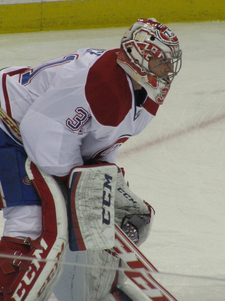 Le gardien du canadiens de montréal devant le but