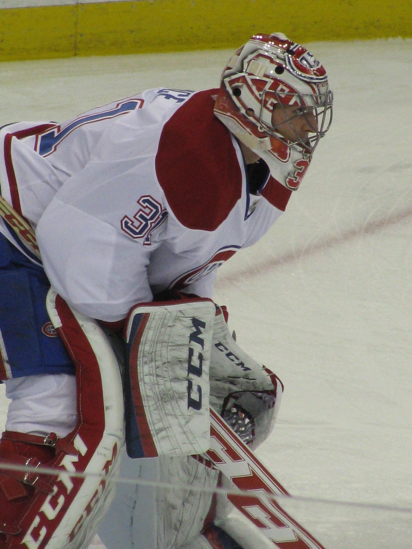 Le gardien du canadiens de montréal devant le but